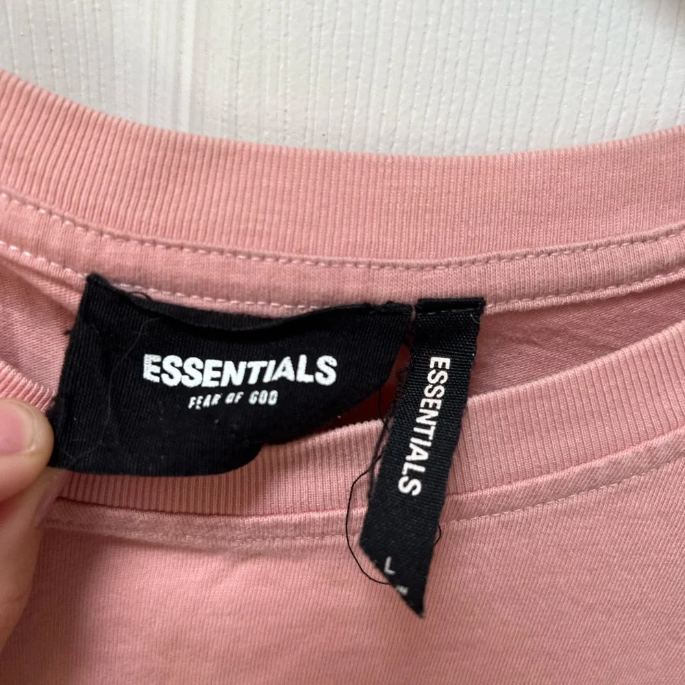 Essentials t-shirt - Picture 3 of 3